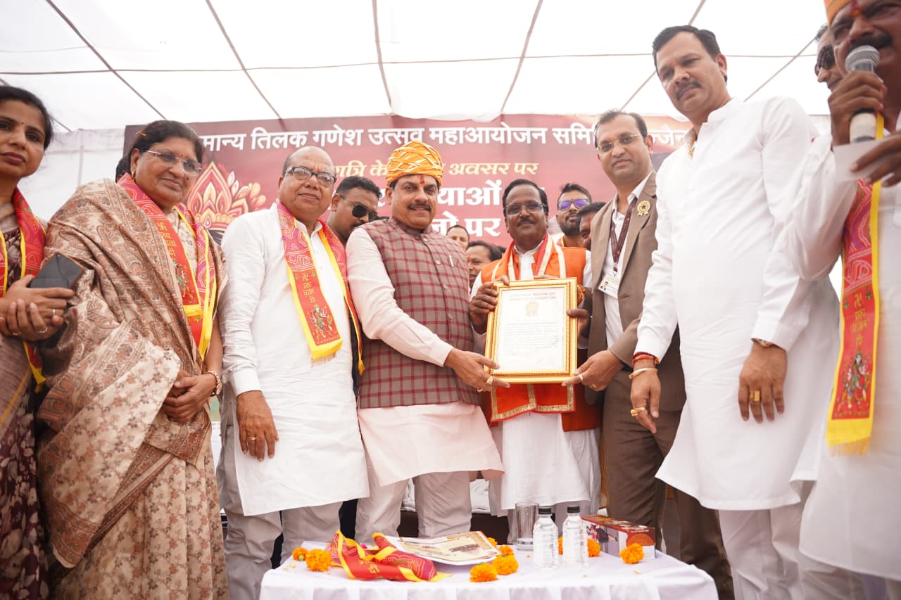 उज्जैन में 121 स्थानों पर 25 हजार से अधिक कन्याओं का हुआ पूजन उज्जैन में 121 स्थानों पर 25 हजार से अधिक कन्याओं का हुआ पूजन