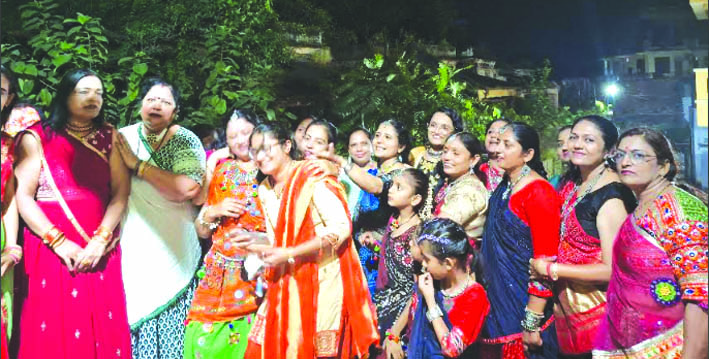 गरबा के दौरान गरबा के दौरान