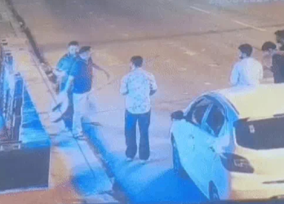 फोटो कैप्शन 28आरटीके2ः जाट कालेज के पास लगे आई लव रोहतक के सेल्फी प्वाईट बोर्ड को तोड़ते युवक सीसीटी कैमरे में कैद। फोटो कैप्शन 28आरटीके2ः जाट कालेज के पास लगे आई लव रोहतक के सेल्फी प्वाईट बोर्ड को तोड़ते युवक सीसीटी कैमरे में कैद।
