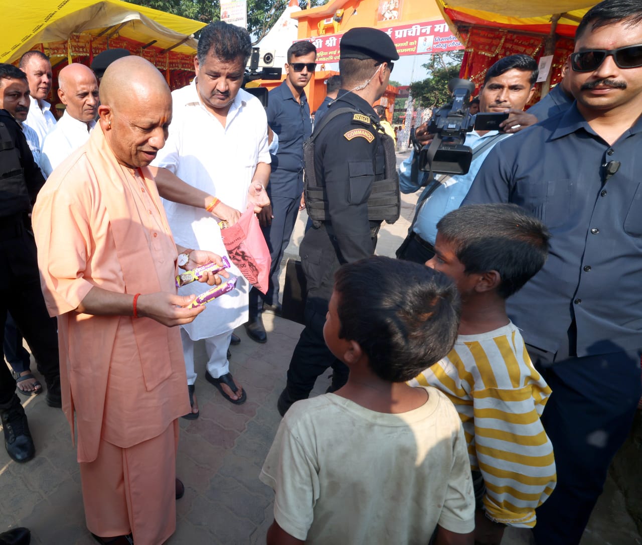 *कुसम्ही जंगल मंदिर में दर्शन-पूजन कर सीएम योगी ने की प्रदेशवासियों के मंगलमय जीवन की प्रार्थना* *कुसम्ही जंगल मंदिर में दर्शन-पूजन कर सीएम योगी ने की प्रदेशवासियों के मंगलमय जीवन की प्रार्थना*