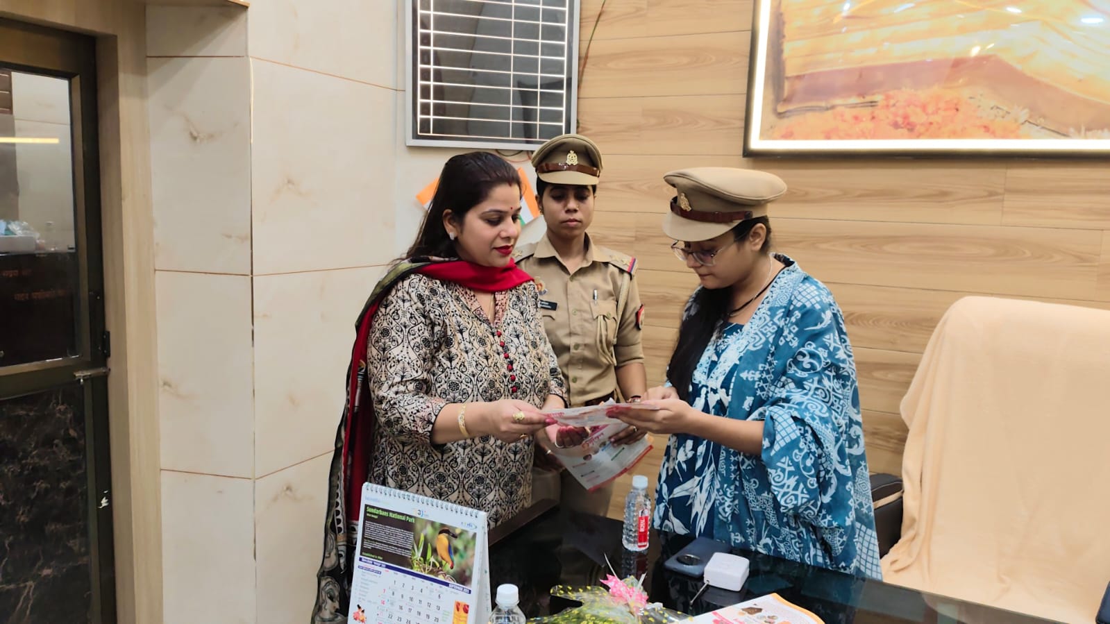 'मिशन शक्ति 5.0' अभियान में थाना चौक थानाध्यक्ष व दिवसाधिकारी का पदभार संभालती छात्राए 'मिशन शक्ति 5.0' अभियान में थाना चौक थानाध्यक्ष व दिवसाधिकारी का पदभार संभालती छात्राए