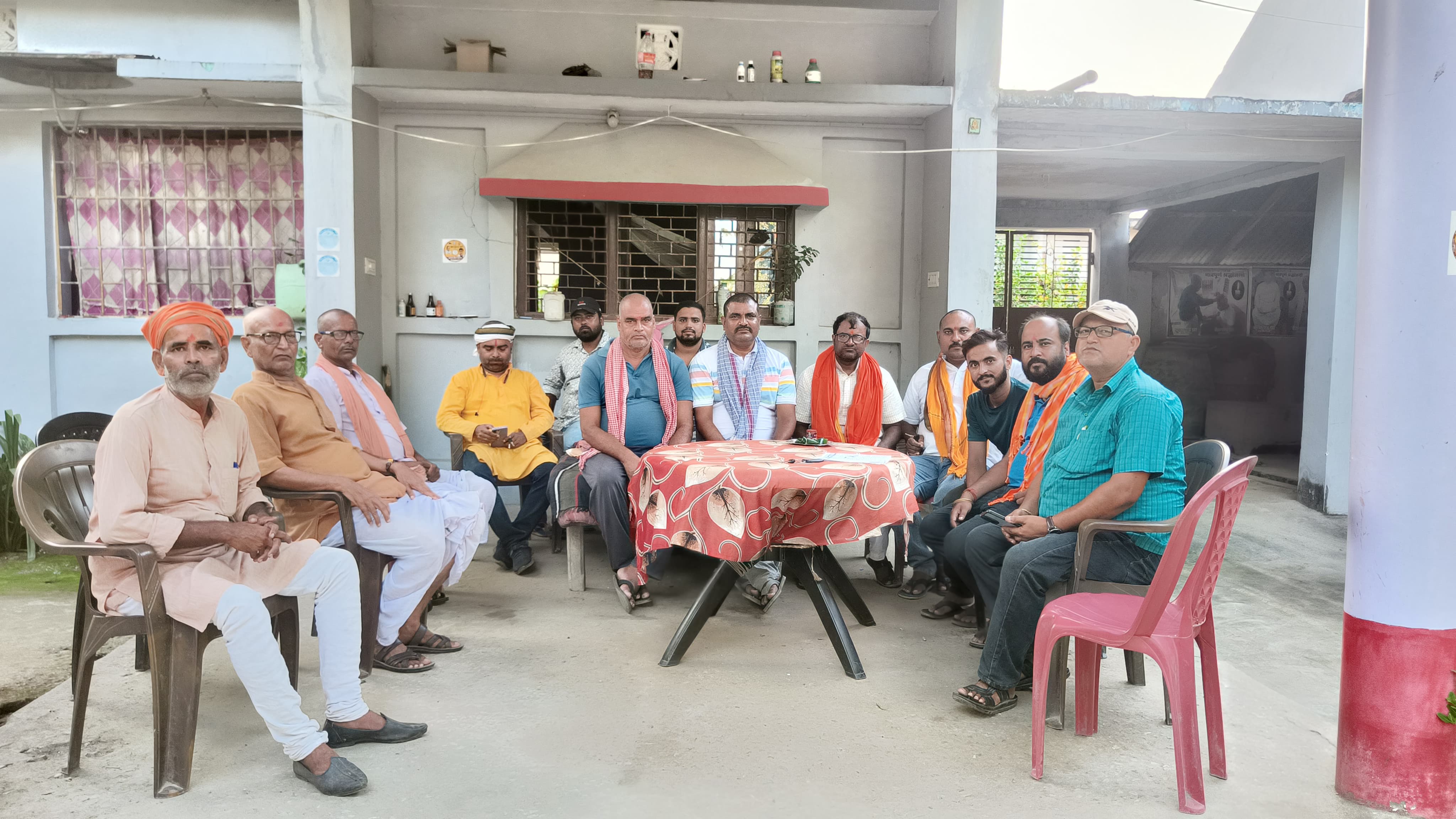 अररिया फोटो:ब्राह्मण फेडरेशन के सदस्य पीड़ित के आवास पर अररिया फोटो:ब्राह्मण फेडरेशन के सदस्य पीड़ित के आवास पर