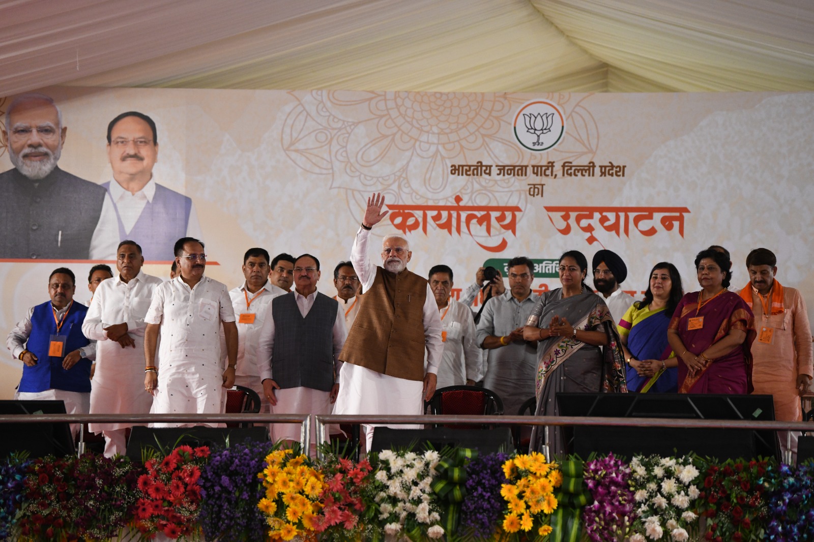 प्रधानमंत्री नरेन्द्र मोदी, मुख्यमंत्री, राष्ट्रीय अध्यक्ष, भाजपा प्रदेश अध्यक्ष के साथ सांसद।