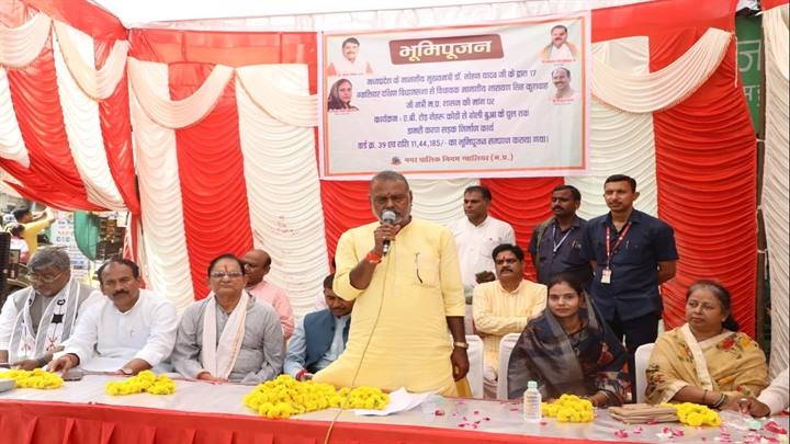 मंत्री कुशवाह ने कम्पू एवं लश्कर क्षेत्र में बड़ी-बड़ी सड़कों के डामरीकरण का किया भूमिपूजन