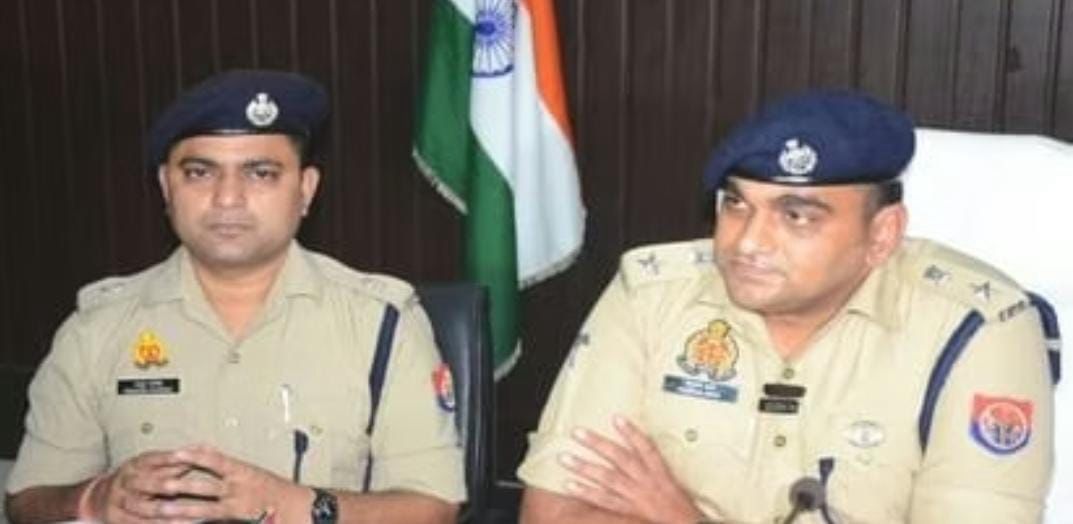 पत्रकारवार्ता करते एसएसपी अनुराग आर्य पत्रकारवार्ता करते एसएसपी अनुराग आर्य