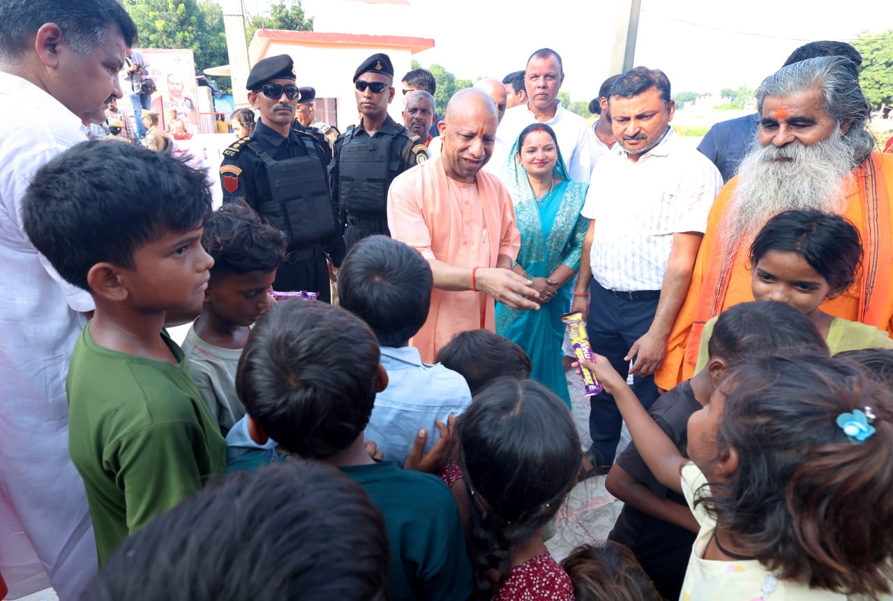 *कुसम्ही जंगल मंदिर में दर्शन-पूजन कर सीएम योगी ने की प्रदेशवासियों के मंगलमय जीवन की प्रार्थना* *कुसम्ही जंगल मंदिर में दर्शन-पूजन कर सीएम योगी ने की प्रदेशवासियों के मंगलमय जीवन की प्रार्थना*