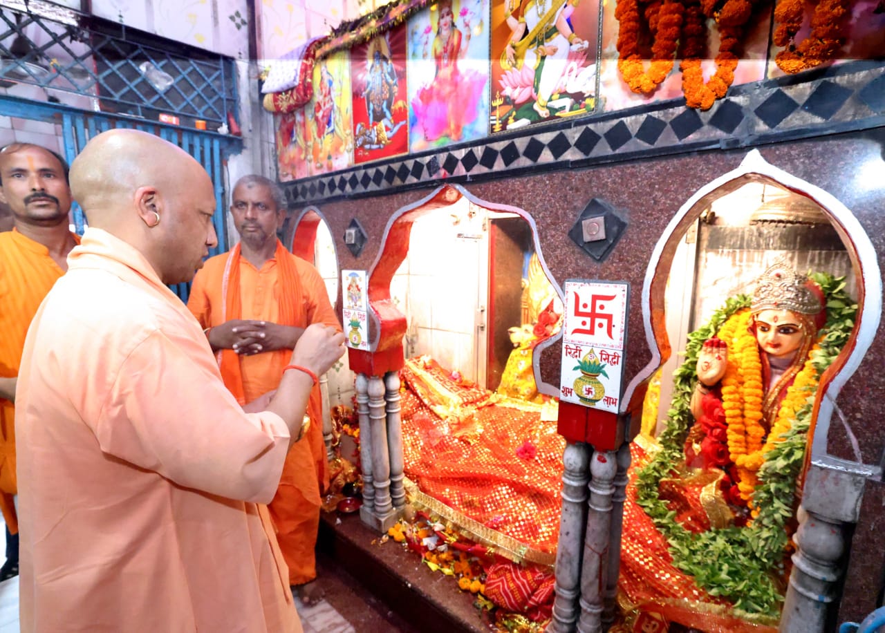 *कुसम्ही जंगल मंदिर में दर्शन-पूजन कर सीएम योगी ने की प्रदेशवासियों के मंगलमय जीवन की प्रार्थना* *कुसम्ही जंगल मंदिर में दर्शन-पूजन कर सीएम योगी ने की प्रदेशवासियों के मंगलमय जीवन की प्रार्थना*