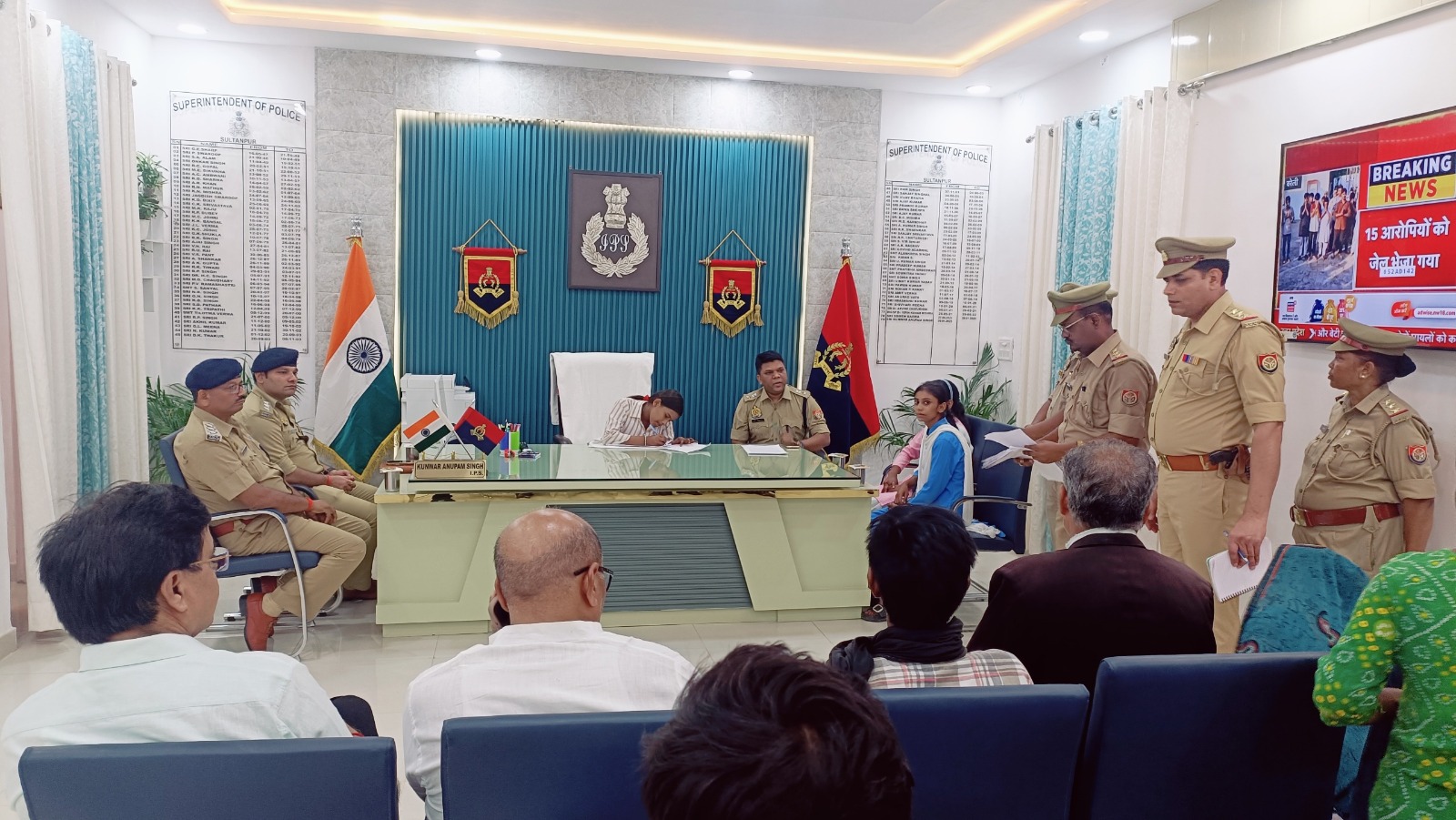1 दिन के लिए बालिका बनी पुलिस अधीक्षक 1 दिन के लिए बालिका बनी पुलिस अधीक्षक