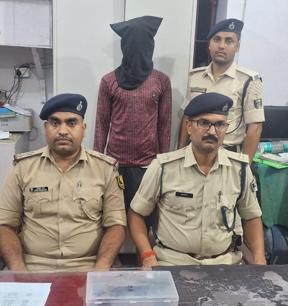 सारण पुलिस ने अवैध हथियार के साथ एक अभियुक्त को किया गिरफ्तार