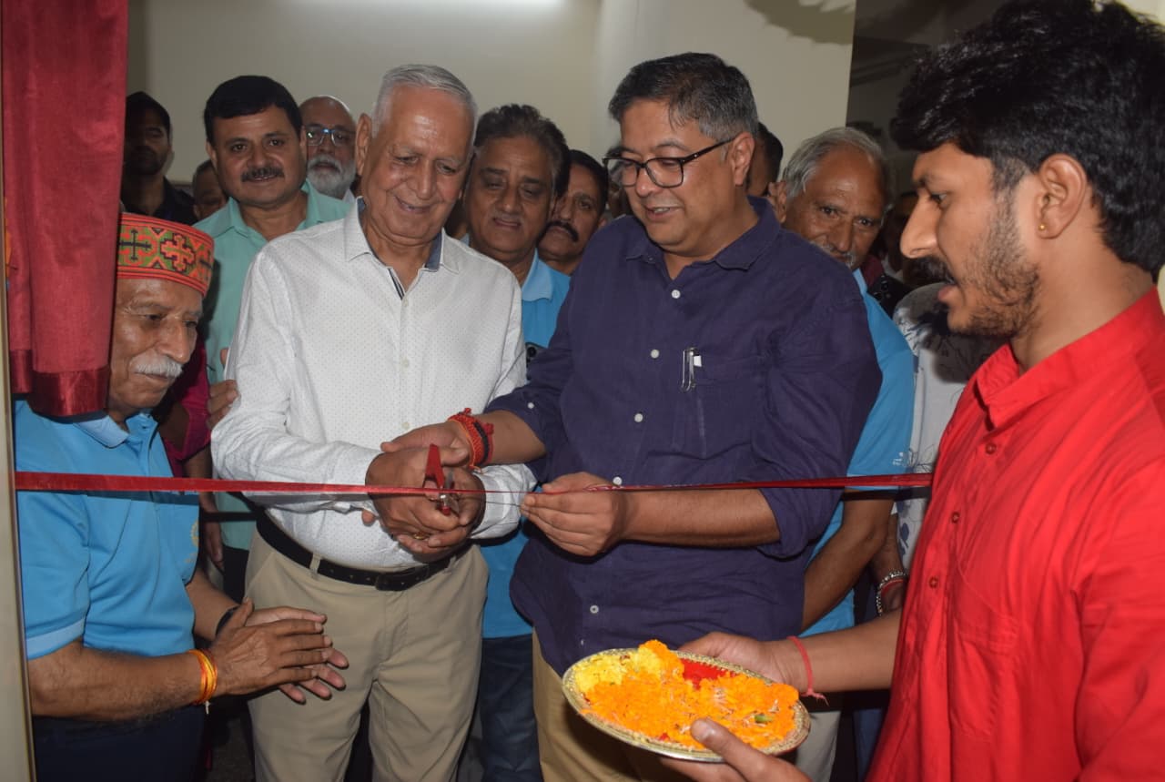 फिजियोथेरेपी यूनिट का शुभारंभ करते हुए विधायक आशीष बुटेल। फिजियोथेरेपी यूनिट का शुभारंभ करते हुए विधायक आशीष बुटेल।