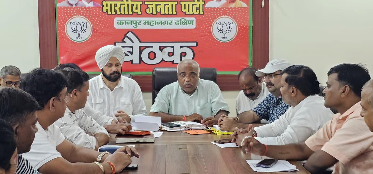 बैठक के दौरान लिया गया छायाचित्र बैठक के दौरान लिया गया छायाचित्र