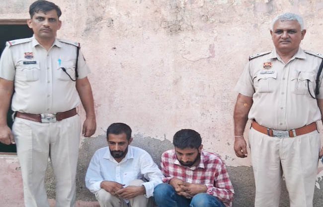 सोनीपत: पेट्रोल पम्प से तेल चुराने वाले गिरफ्तार दो आरोपी सोनीपत: पेट्रोल पम्प से तेल चुराने वाले गिरफ्तार दो आरोपी