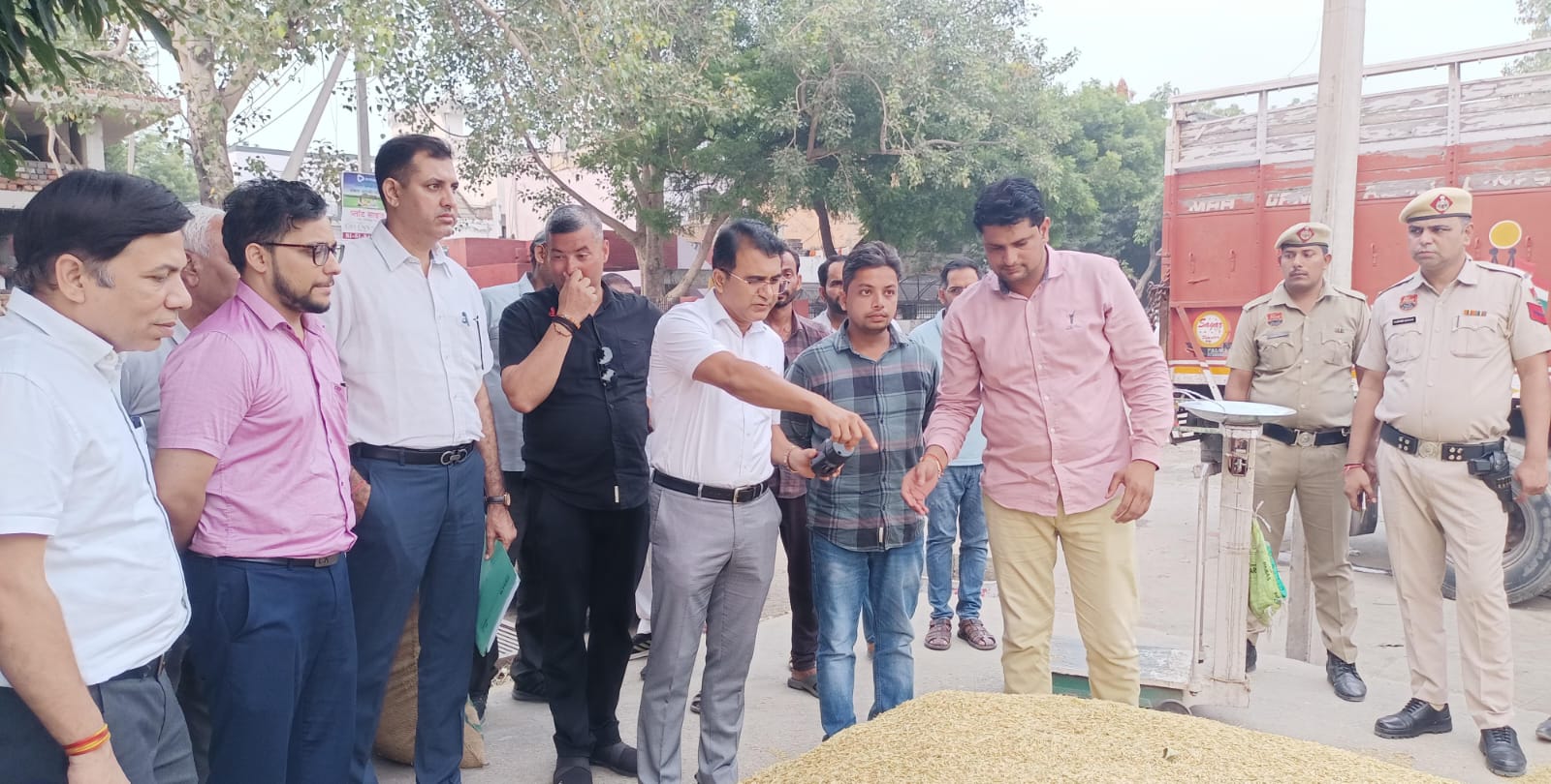 किसानों को प्रॉपर तरीके से दिए जाएं गेट पास, अधिकारी धान की खरीद समय पर करें सुनिश्चित किसानों को प्रॉपर तरीके से दिए जाएं गेट पास, अधिकारी धान की खरीद समय पर करें सुनिश्चित