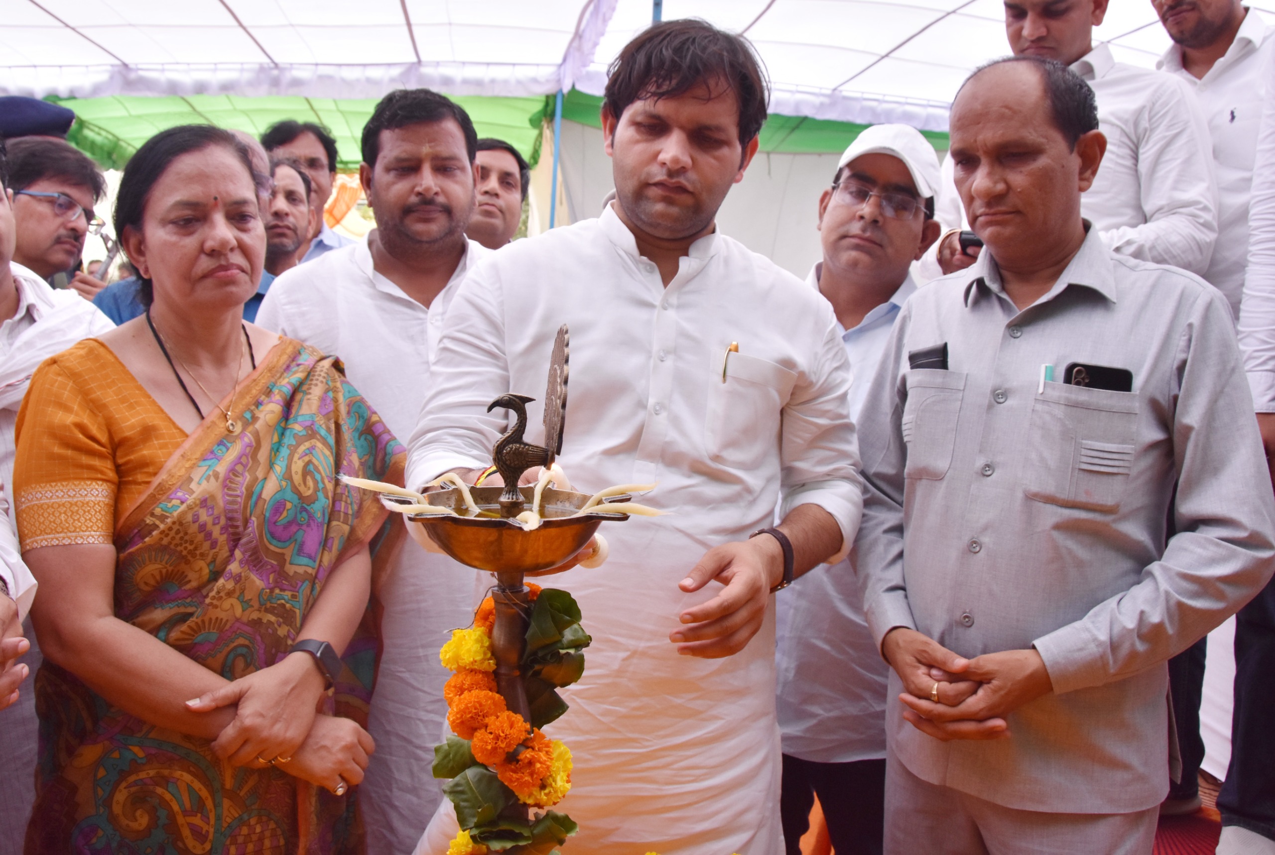 खेल राज्य मंत्री गौरव गौतम ने नागरिक अस्पताल में स्वास्थ्य जांच शिविर का किया शुभारंभ