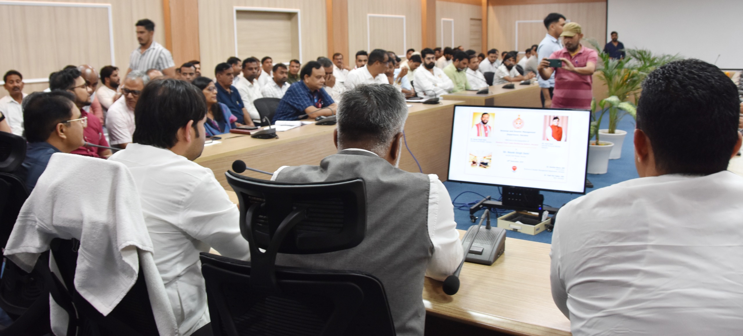 प्रदेश में पेपरलेस रजिस्ट्रेशन व डिमार्केशन सहित व्हाट्सएप चैटबॉट एवं रेवेन्यू कोर्ट मॉनिटरिंग प्रणाली की हुई शुरुआत प्रदेश में पेपरलेस रजिस्ट्रेशन व डिमार्केशन सहित व्हाट्सएप चैटबॉट एवं रेवेन्यू कोर्ट मॉनिटरिंग प्रणाली की हुई शुरुआत