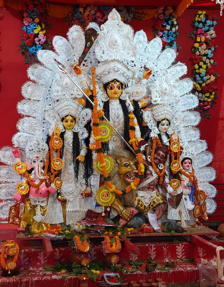 मां दुर्गा की आकर्षक प्रतिमा