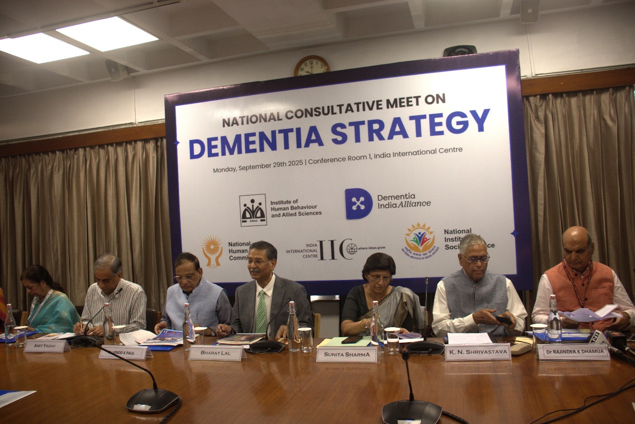डॉ. जितेंद्र सिंह अे आईआईएसएफ 2025 की तैयारियों की समीक्षा करते हुए डॉ. जितेंद्र सिंह अे आईआईएसएफ 2025 की तैयारियों की समीक्षा करते हुए