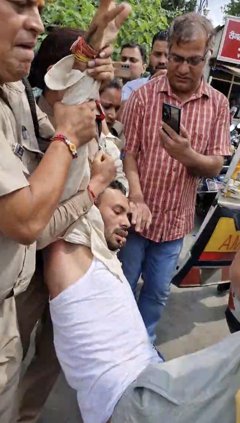 पेपर लीक प्रकरण में हल्द्वानी में पुलिस ने भूख हड़ताल पर बैठे युवा को उठाया,
