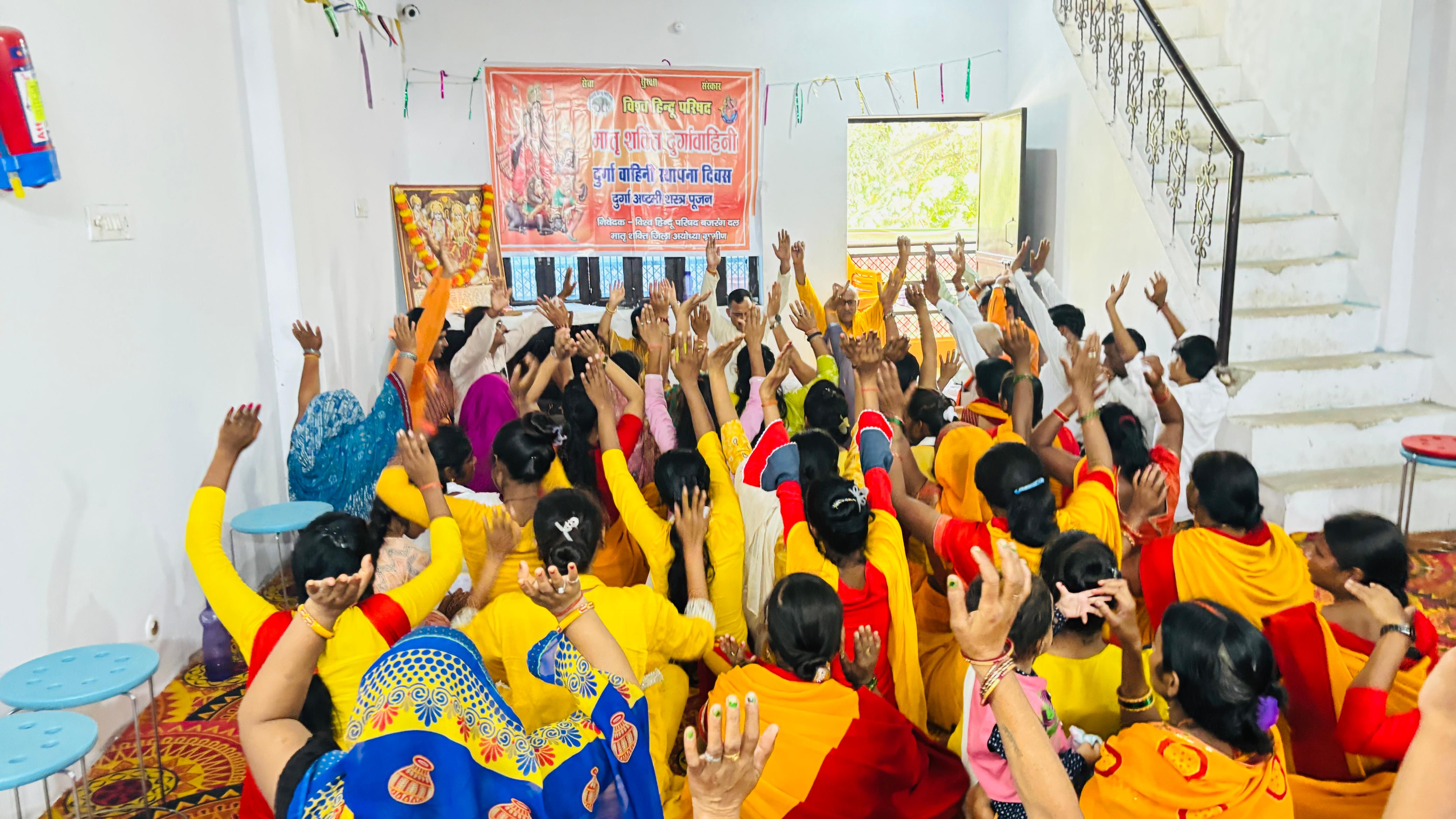 विश्व हिंदू परिषद, बजरंग दल की मातृशक्ति ने किया शस्त्र पूजन विश्व हिंदू परिषद, बजरंग दल की मातृशक्ति ने किया शस्त्र पूजन