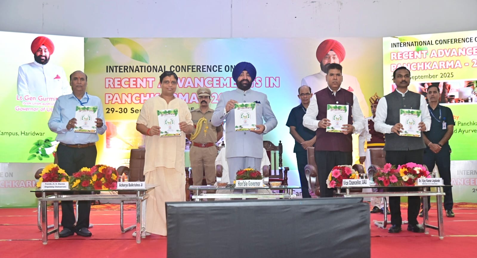 पंचकर्म पर सम्मेलन का उद्घाटन करते राज्यपाल पंचकर्म पर सम्मेलन का उद्घाटन करते राज्यपाल