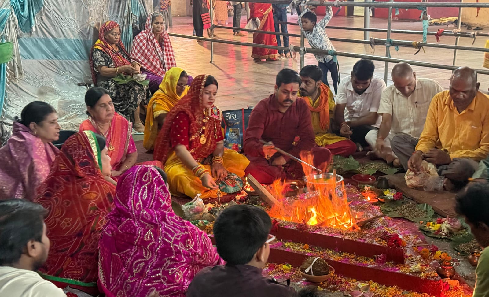 कोरबा: महाष्टमी पर भक्तिभाव से पूजी गई मां महागौरी,सर्वमंगला मंदिर सहित देवी मंदिरों में उमड़ा श्रद्धालुओं का सैलाब कोरबा: महाष्टमी पर भक्तिभाव से पूजी गई मां महागौरी,सर्वमंगला मंदिर सहित देवी मंदिरों में उमड़ा श्रद्धालुओं का सैलाब