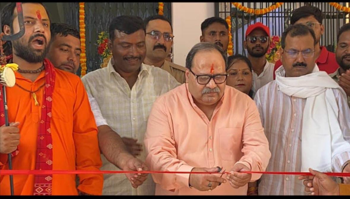 विधायक   विनोद सिंह   उदघाटन करते हुए