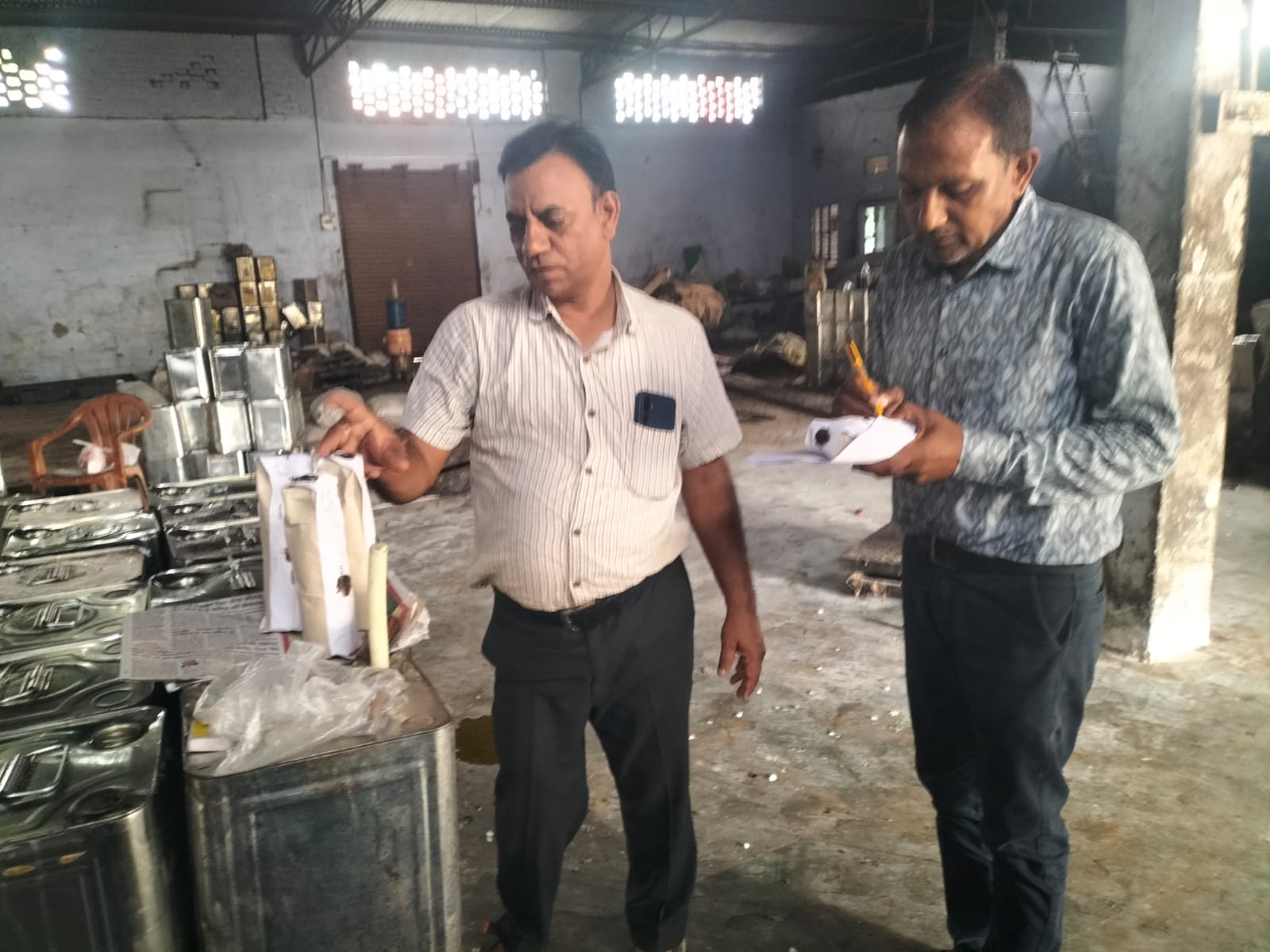 फूड सेफ्टी टीम ने सीज किया 1 हजार 155 किलो मिलावटी सरसों का तेल फूड सेफ्टी टीम ने सीज किया 1 हजार 155 किलो मिलावटी सरसों का तेल