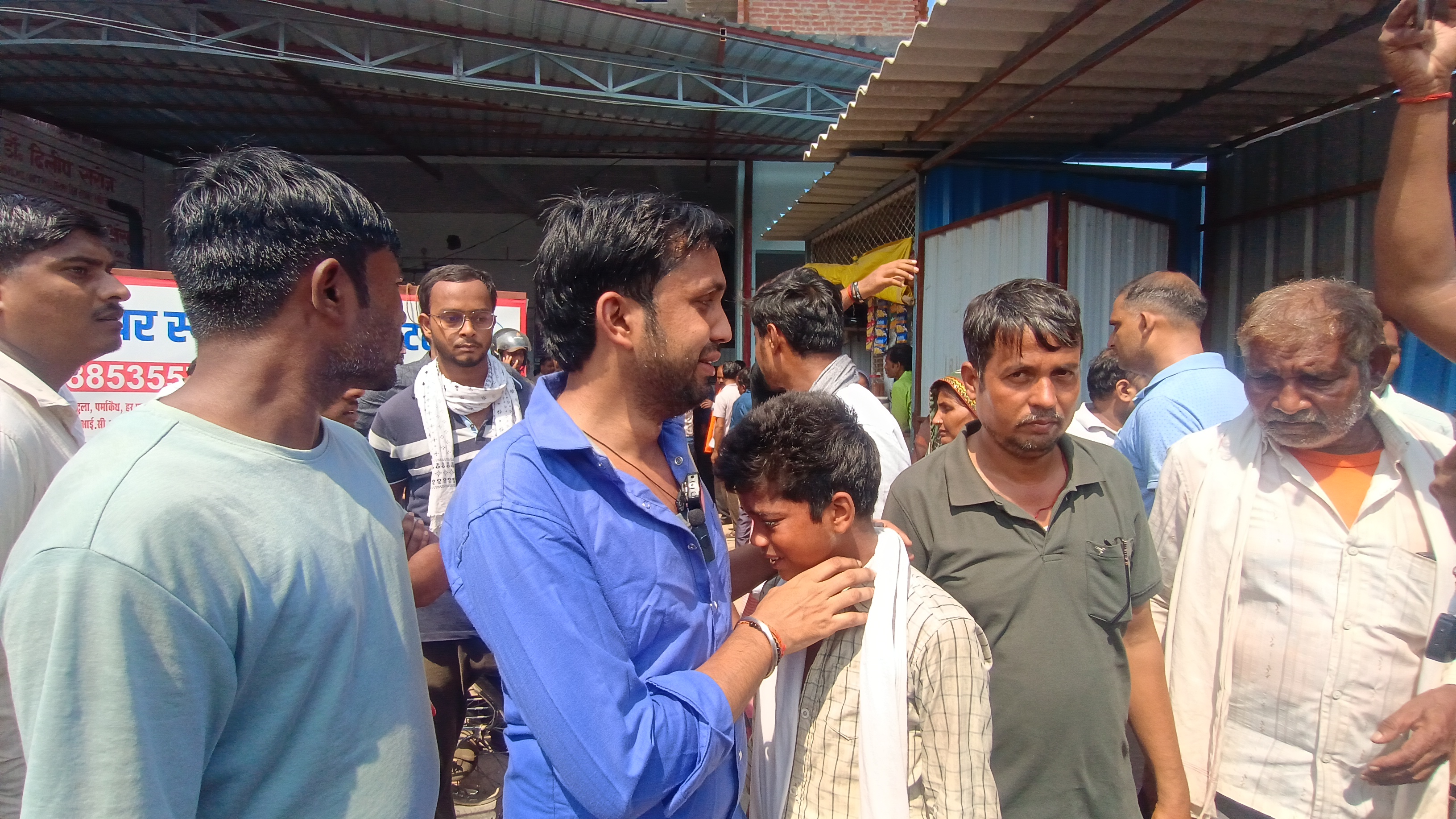 रोते बिलखते परिजन रोते बिलखते परिजन