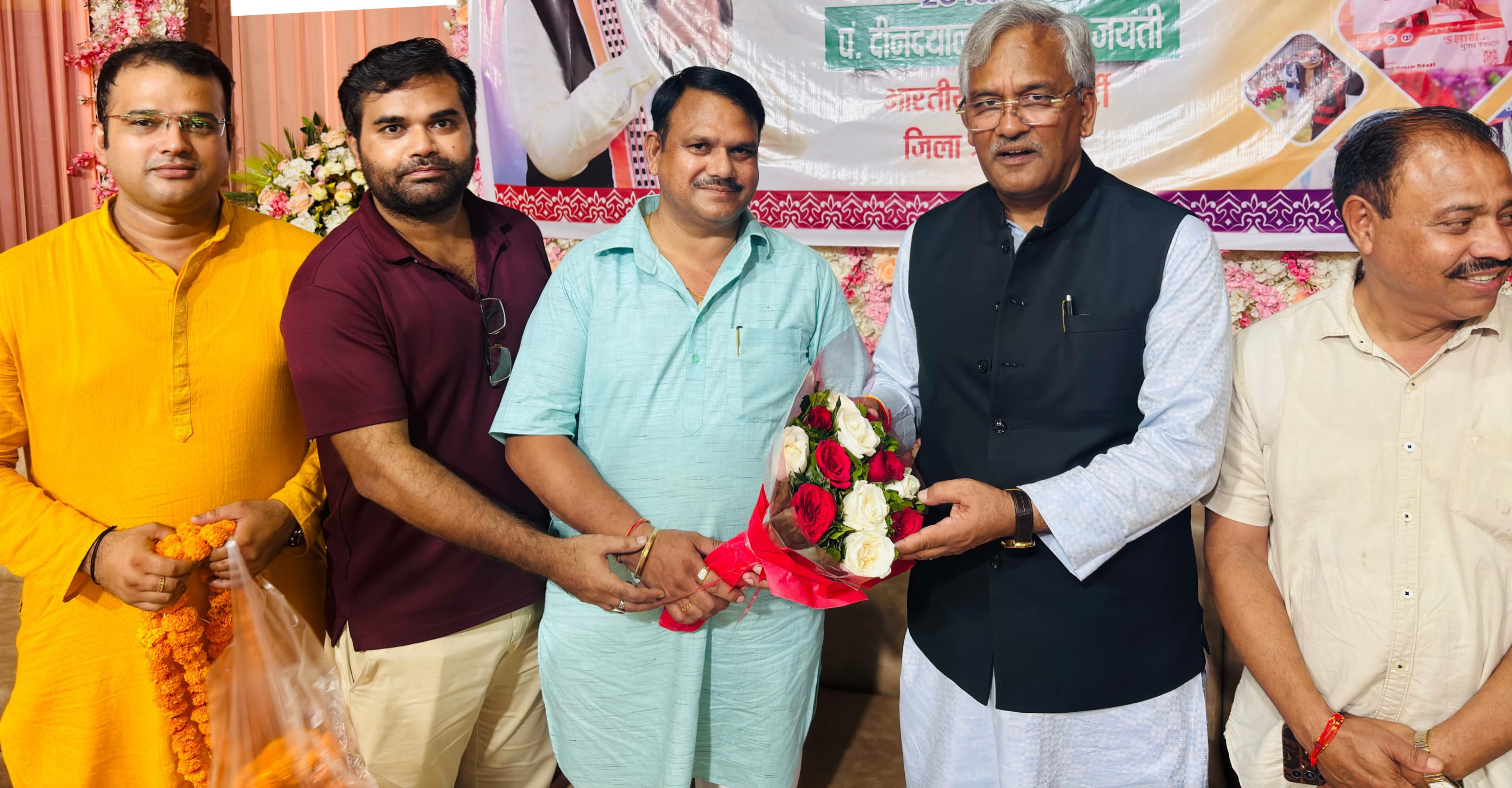 संसद से मिलते आईआईटी कर्मचारी संसद से मिलते आईआईटी कर्मचारी
