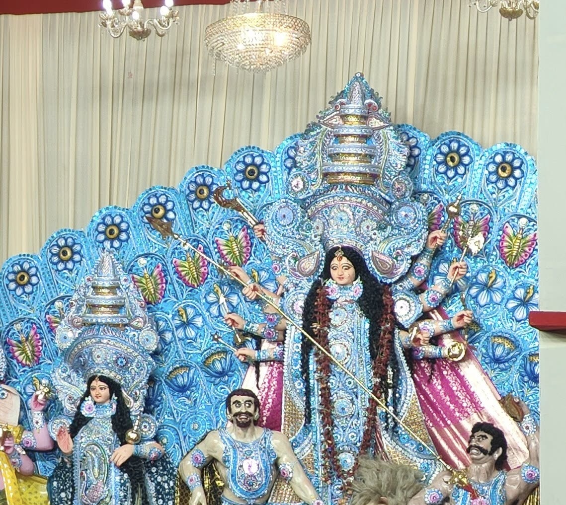 पटना में दुर्गोत्सव की धूम, पंडालों में उमड़ रही श्रद्धालुओं की भीड़