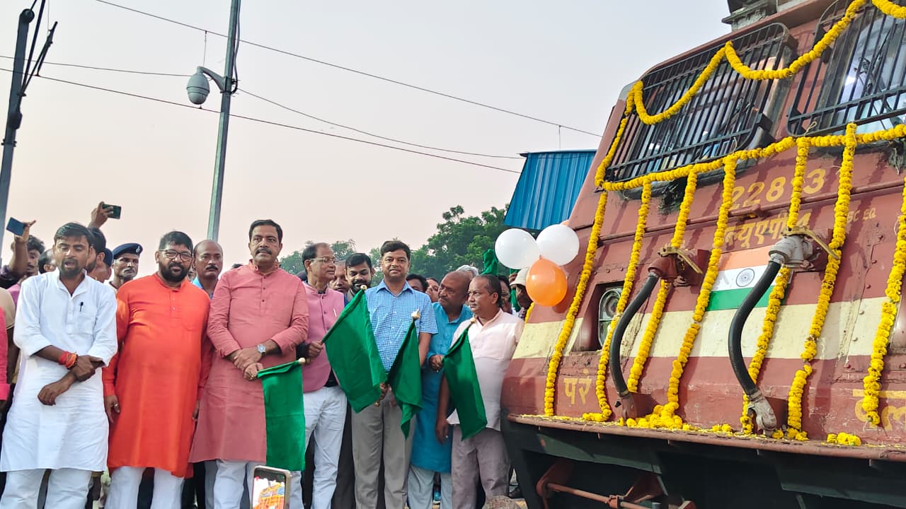 सूरत –छपरा ताप्ती गंगा एक्सप्रेस का थावे जंक्शन रेलवे स्टेशन तक यात्रा विस्तार सूरत –छपरा ताप्ती गंगा एक्सप्रेस का थावे जंक्शन रेलवे स्टेशन तक यात्रा विस्तार