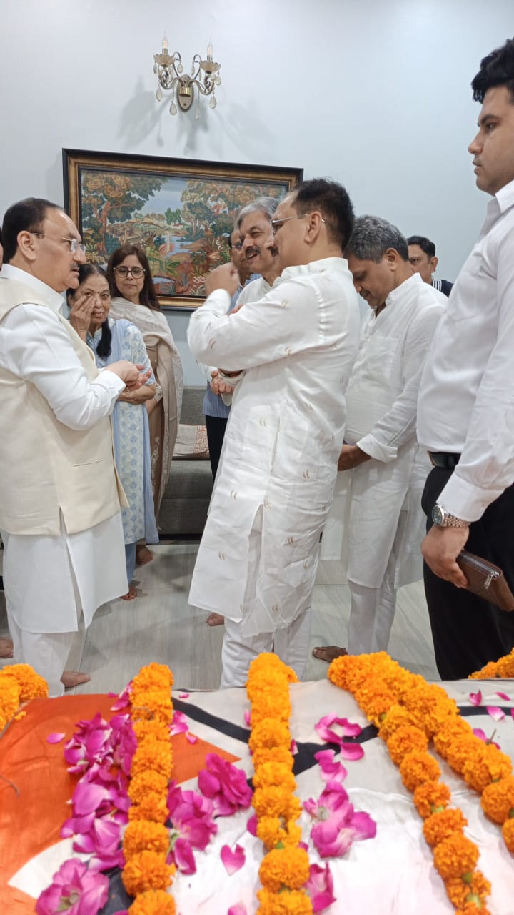 भाजपा दिल्ली प्रदेश अध्यक्ष वीरेंद्र सचदेवामल्होत्रा के आखिरी दर्शन के दौरान भाजपा दिल्ली प्रदेश अध्यक्ष वीरेंद्र सचदेवामल्होत्रा के आखिरी दर्शन के दौरान