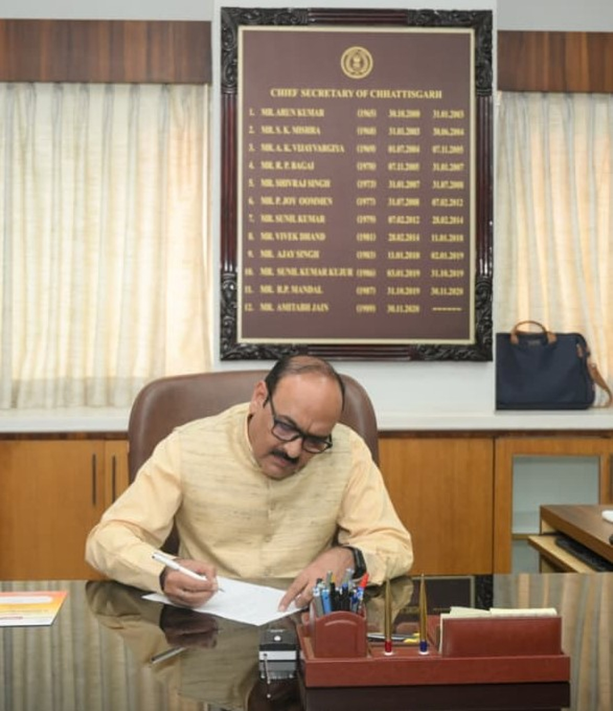 छत्तीसगढ़ के नवनियुक्त मुख्य सचिव विकासशील कार्यभार संभालते छत्तीसगढ़ के नवनियुक्त मुख्य सचिव विकासशील कार्यभार संभालते