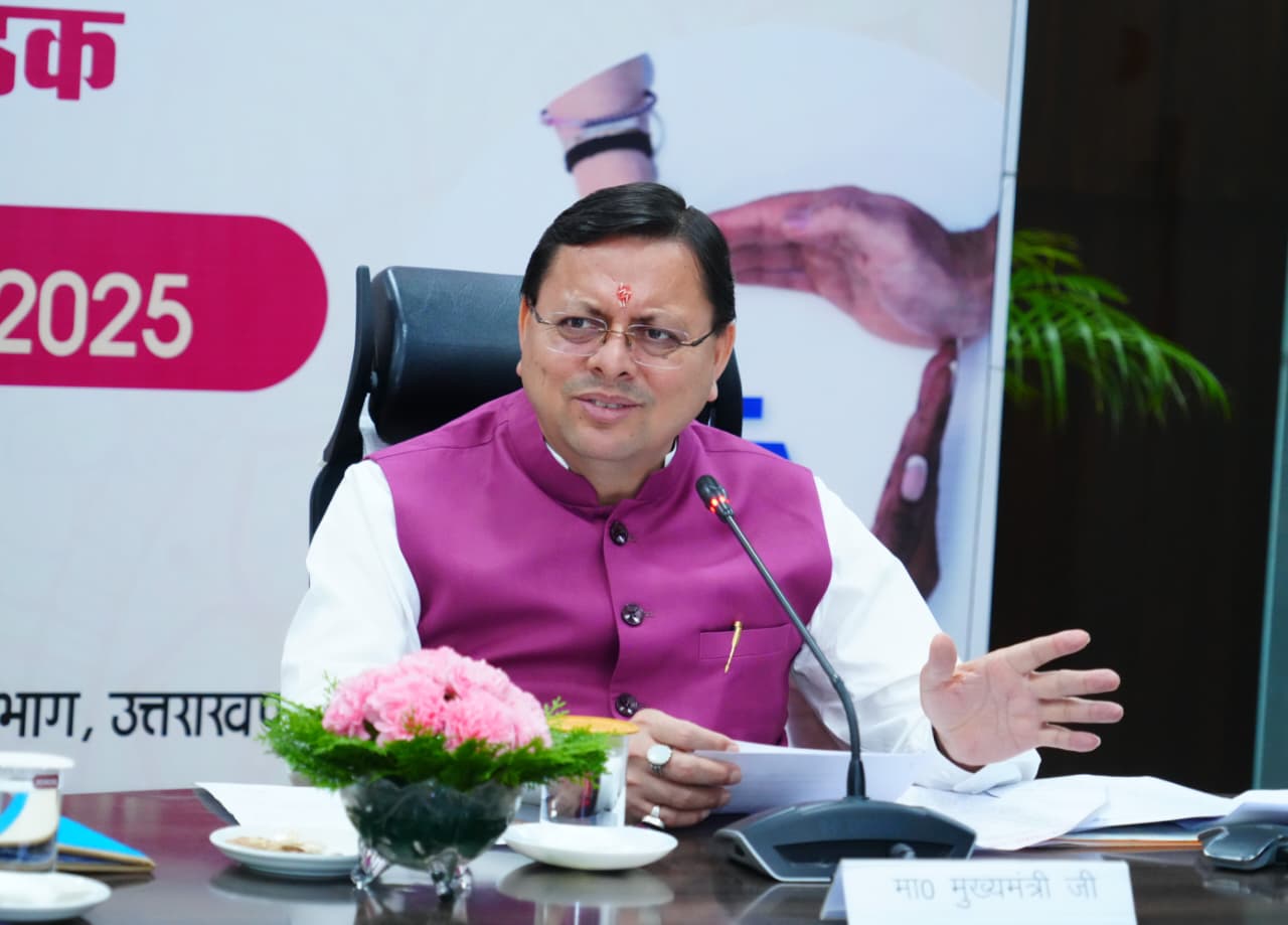 मुख्यमंत्री पुष्कर सिंह धामी  सचिवालय में राज्य दिव्यांग सलाहकार बोर्ड की बैठक में।