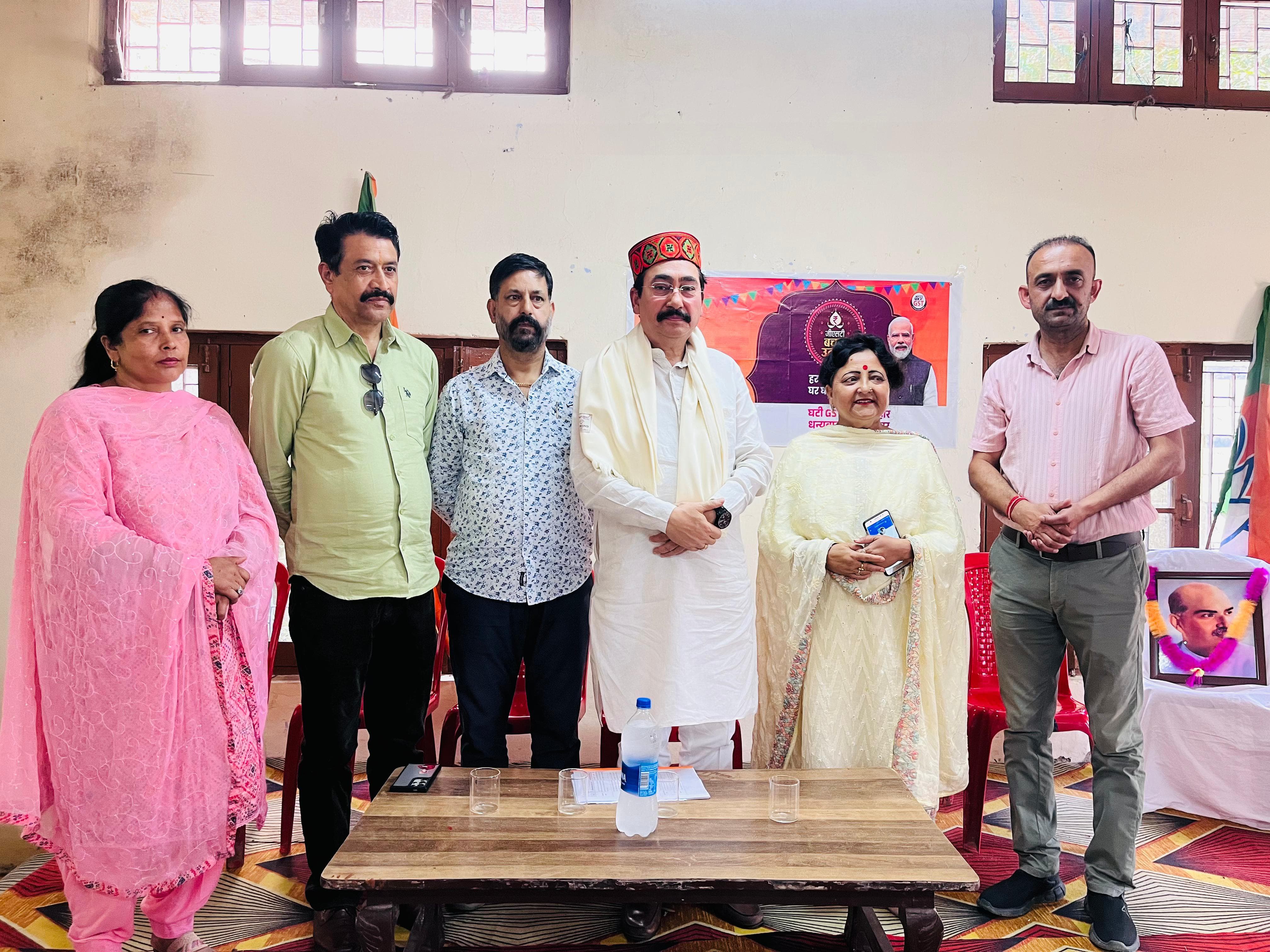 संगोष्ठी के दौरान विपिन सिंह परमार और अन्य भाजपा नेता। संगोष्ठी के दौरान विपिन सिंह परमार और अन्य भाजपा नेता।
