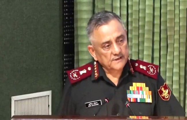 मानेकशॉ सेंटर में मिलिट्री नर्सिंग सर्विस (एमएनएस) के 100वें स्थापना दिवस पर वैज्ञानिक सत्र को संबोधित करते हुए सीडीएस मानेकशॉ सेंटर में मिलिट्री नर्सिंग सर्विस (एमएनएस) के 100वें स्थापना दिवस पर वैज्ञानिक सत्र को संबोधित करते हुए सीडीएस