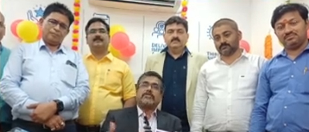 पीएनबी मेटलाइफ की नई शाखा के उद्घाटन पर कंपनी के एचआर डायरेक्टर ए. राजेश व अन्य।