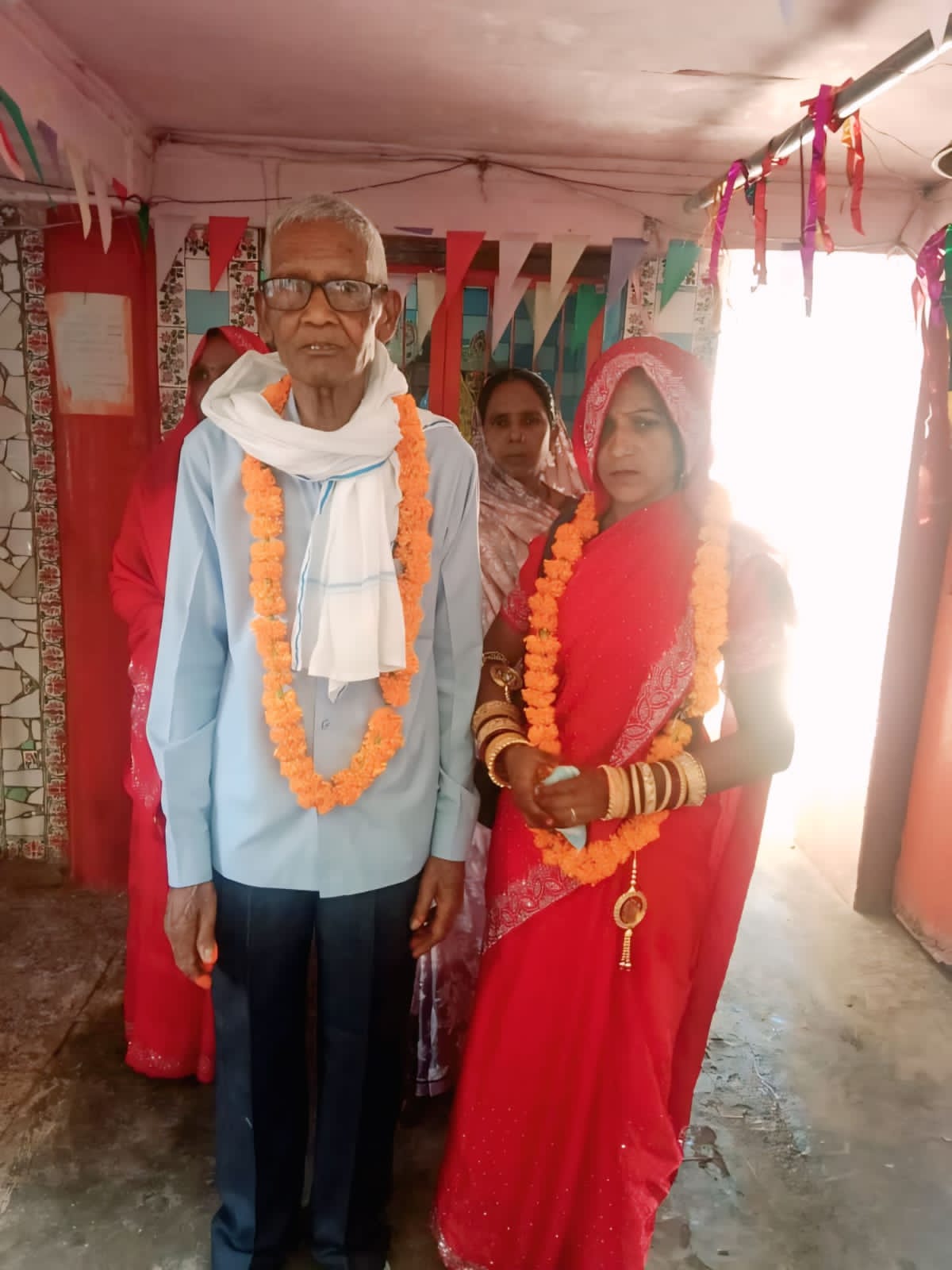 दंपति की फोटो दंपति की फोटो