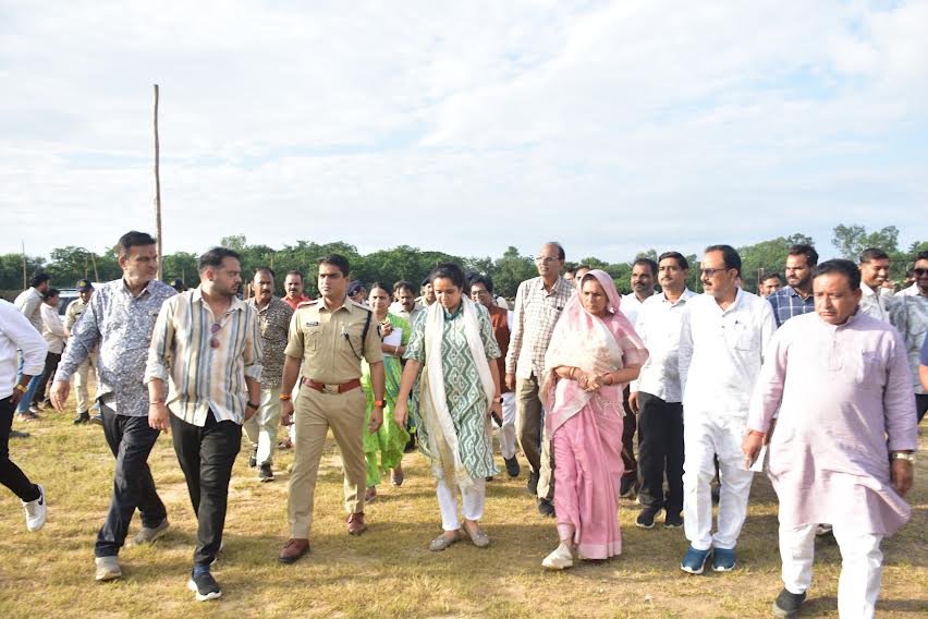 कलेक्टर, एसपी एवं जनप्रतिनिधियों ने किया रावण दहन स्थल का निरीक्षण, बेहतर व्यवस्थाओं के दिए निर्देश कलेक्टर, एसपी एवं जनप्रतिनिधियों ने किया रावण दहन स्थल का निरीक्षण, बेहतर व्यवस्थाओं के दिए निर्देश