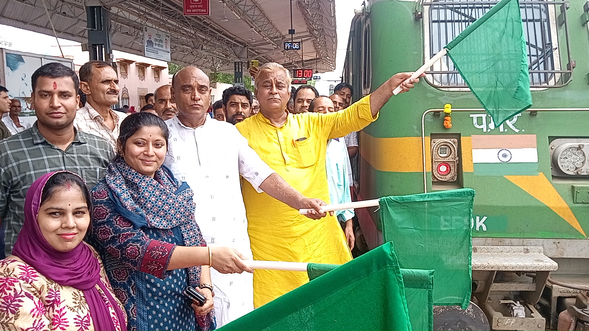 हरिद्वार, अयोध्या और वाराणसी के लिए रवाना हुए 680 वरिष्ठ नागरिक