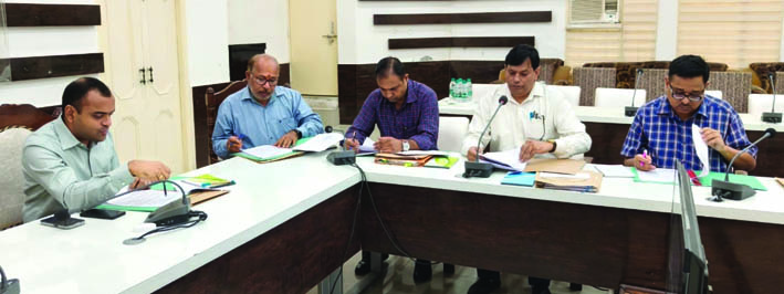 बैठक के दौरान बैठक के दौरान