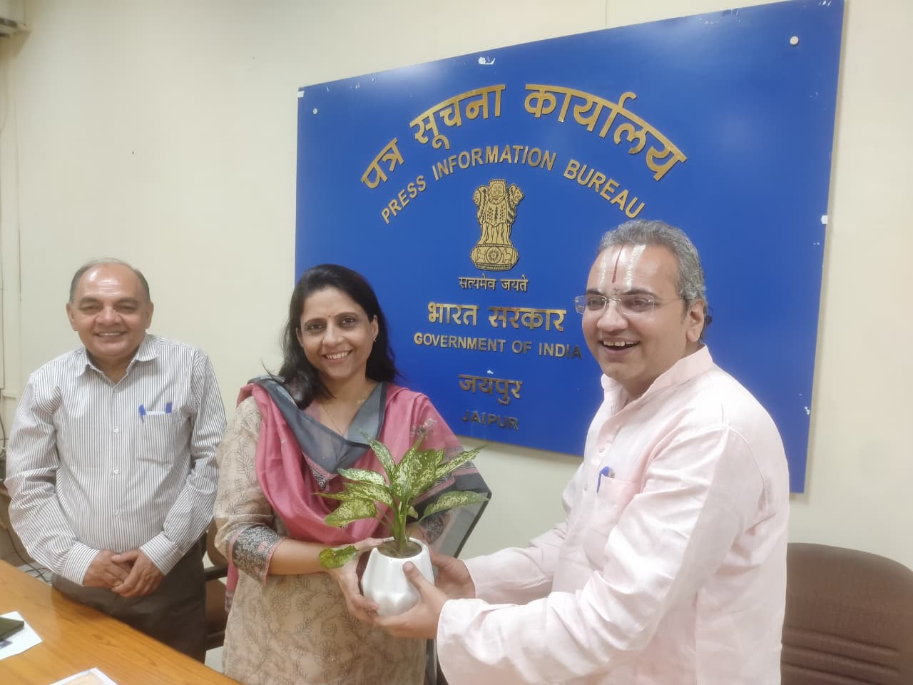 जब संस्कृत बाहर निकलती है तो हिंदी उसका सहज सहारा बनती है : कोसलेंद्रदास जब संस्कृत बाहर निकलती है तो हिंदी उसका सहज सहारा बनती है : कोसलेंद्रदास