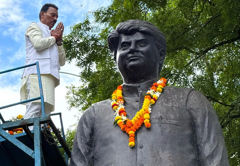 इंदौरः मंत्री सिलावट सहित जनप्रतिनिधियों ने स्वर्गीय माधवराव सिंधिया की पुण्यतिथि पर श्रृद्धा-सुमन किए अर्पित
