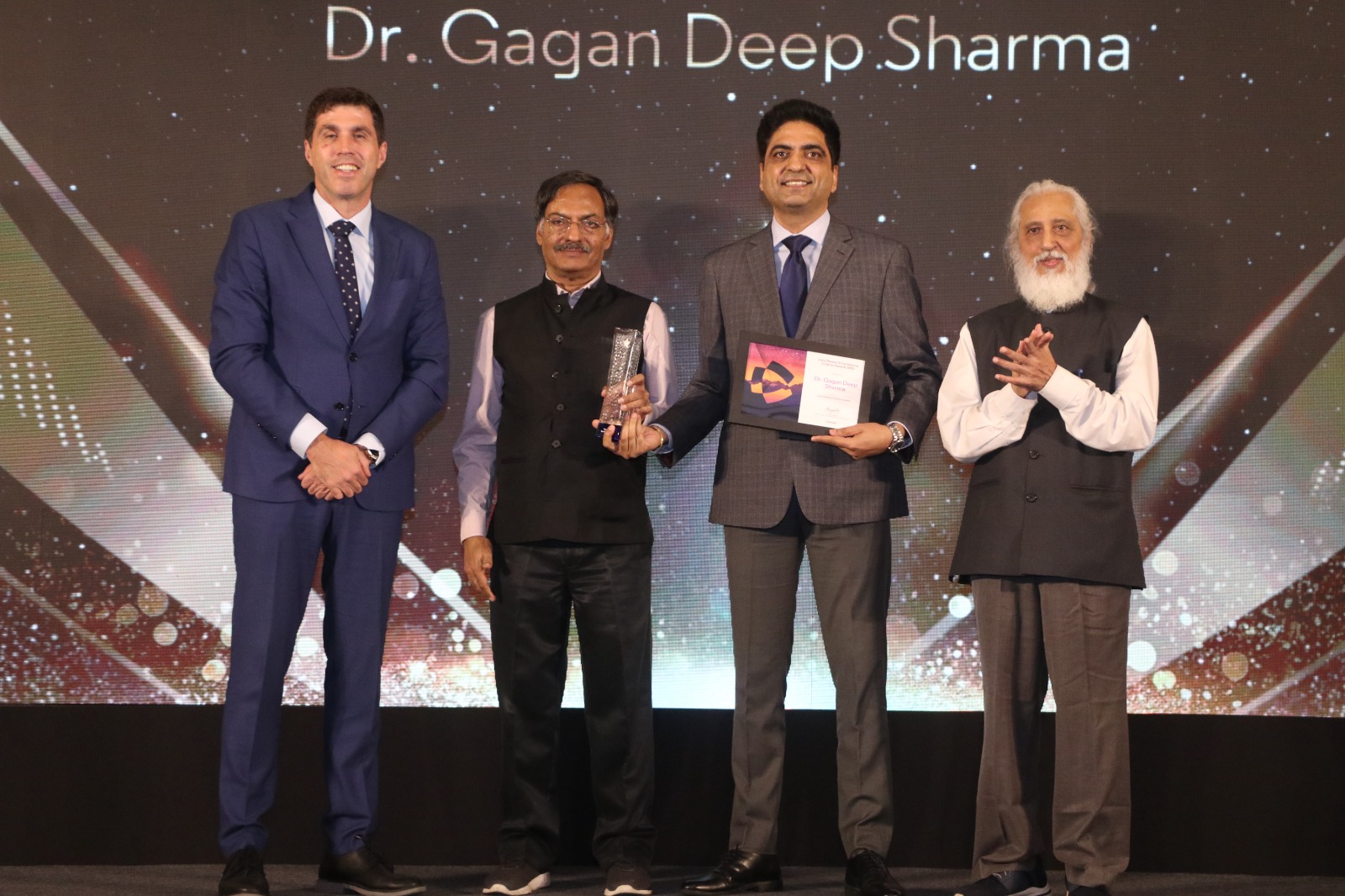 जीआरसीसी के अध्यक्ष प्रो. गगन दीप शर्मा क्लेरिवेट इंडिया रिसर्च एक्सीलेंस साइटेशन अवार्ड 2025 से सम्मानित होते हुए। जीआरसीसी के अध्यक्ष प्रो. गगन दीप शर्मा क्लेरिवेट इंडिया रिसर्च एक्सीलेंस साइटेशन अवार्ड 2025 से सम्मानित होते हुए।