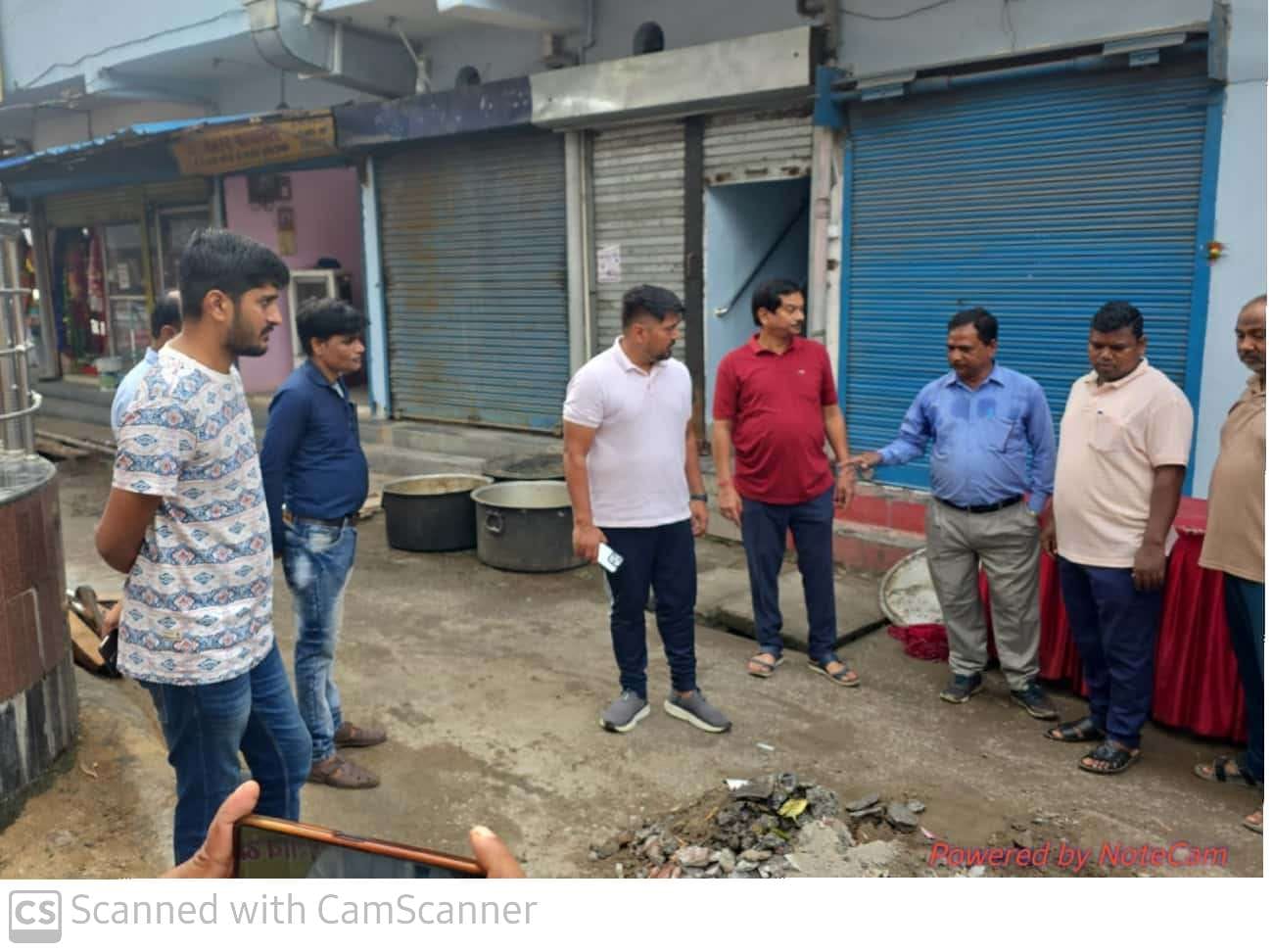 आयुक्त ने कोरबा पुराने शहर की विभिन्न बस्तियों का दौरा कर शहर की स्वच्छता व सफाई कार्यो का लिया जायजा आयुक्त ने कोरबा पुराने शहर की विभिन्न बस्तियों का दौरा कर शहर की स्वच्छता व सफाई कार्यो का लिया जायजा