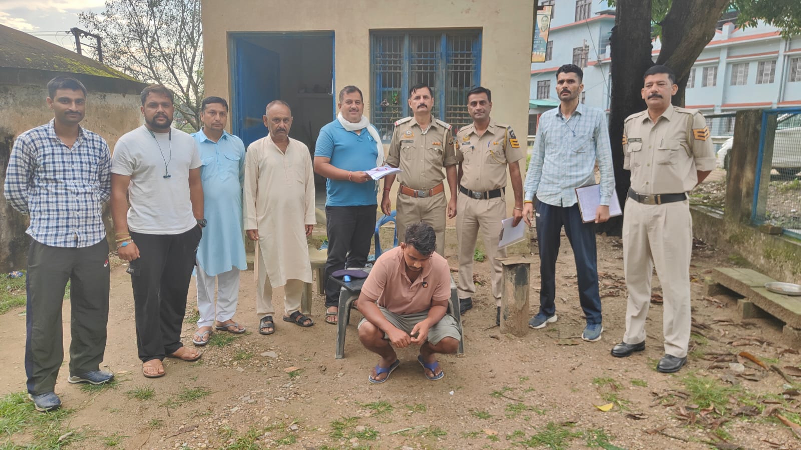 चिट्टे के साथ पकड़ा गया आरोपी।
