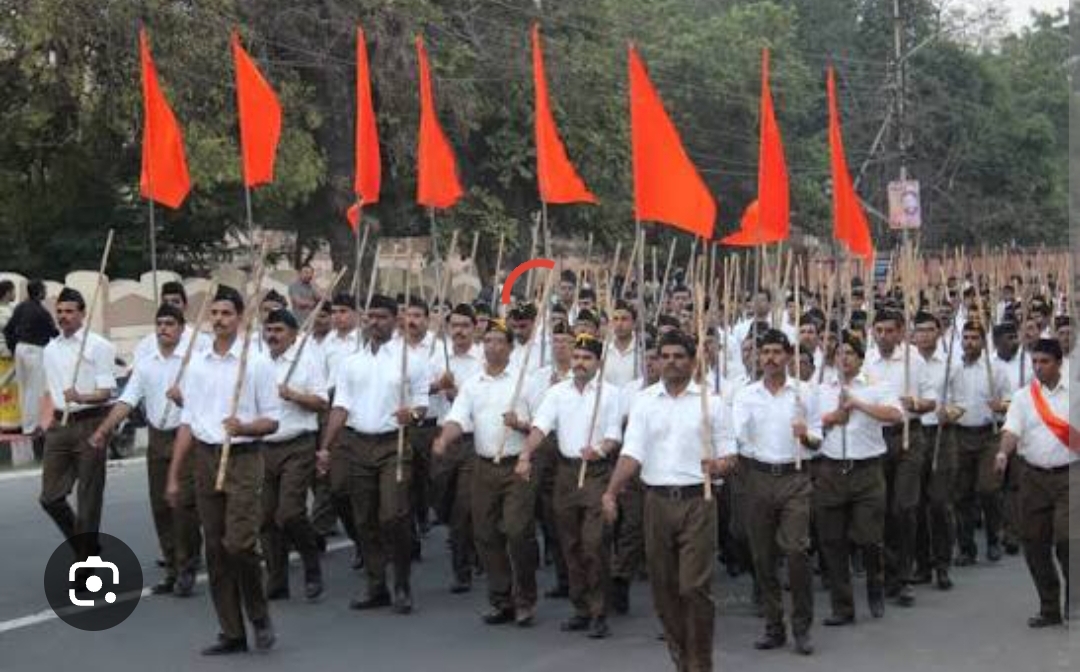 संचालन करते संघ के कार्यकर्ता
