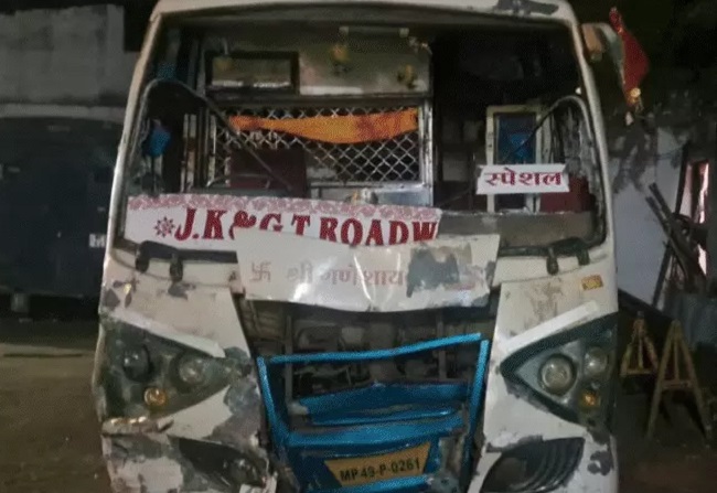 मप्रः जबलपुर के सिहोरा में बेकाबू बस दुर्गा पंडाल में घुसी
