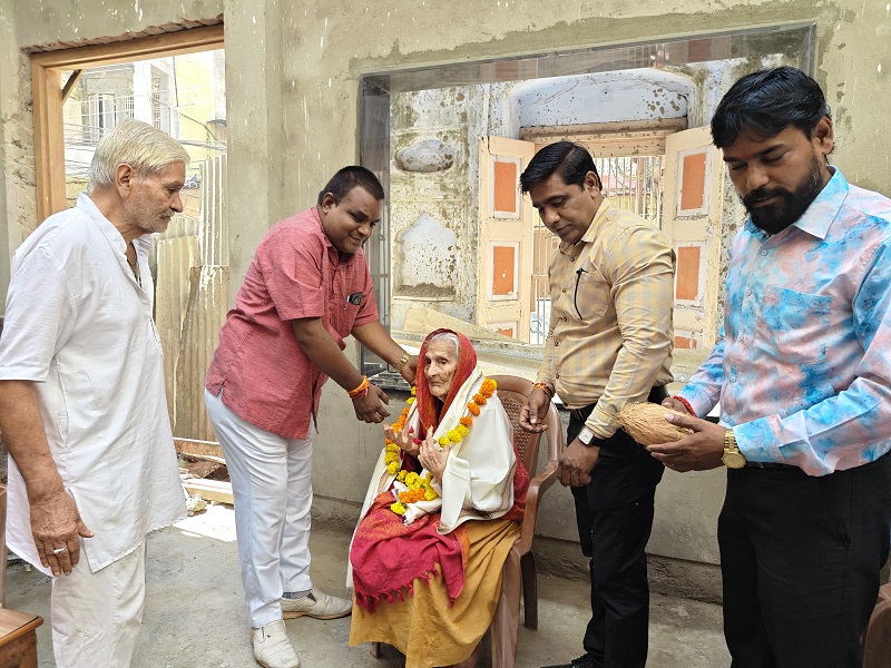 अन्तर्राष्ट्रीय वृद्धजन दिवस पर वरिष्ठजन का सम्मान किया गया अन्तर्राष्ट्रीय वृद्धजन दिवस पर वरिष्ठजन का सम्मान किया गया