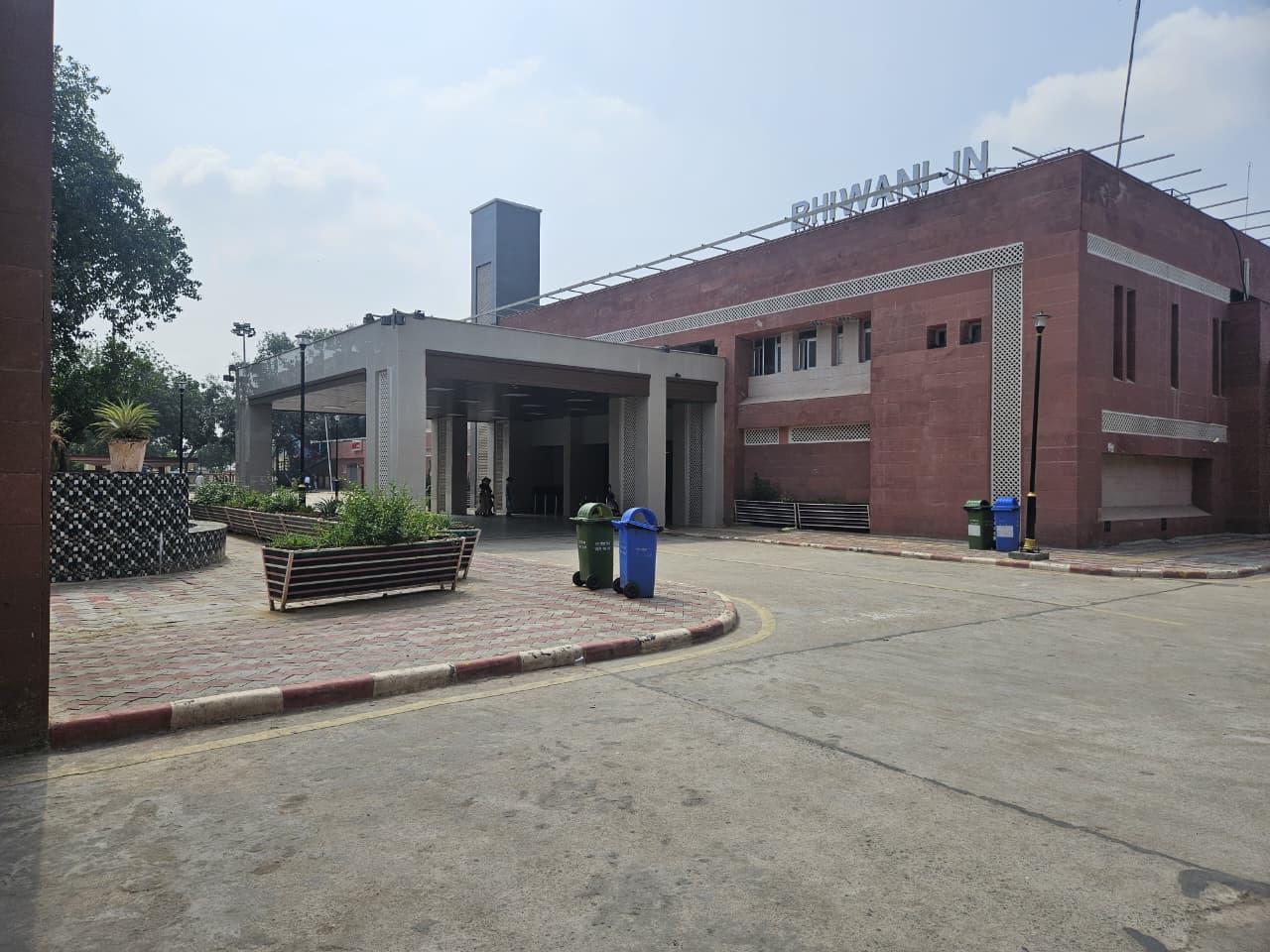 भिवानी स्टेशन के पुनर्विकास का कार्य पूर्णता की ओर, हेरिटेज लुक के साथ यात्रियों को जल्द मिलेंगी सुविधाएं